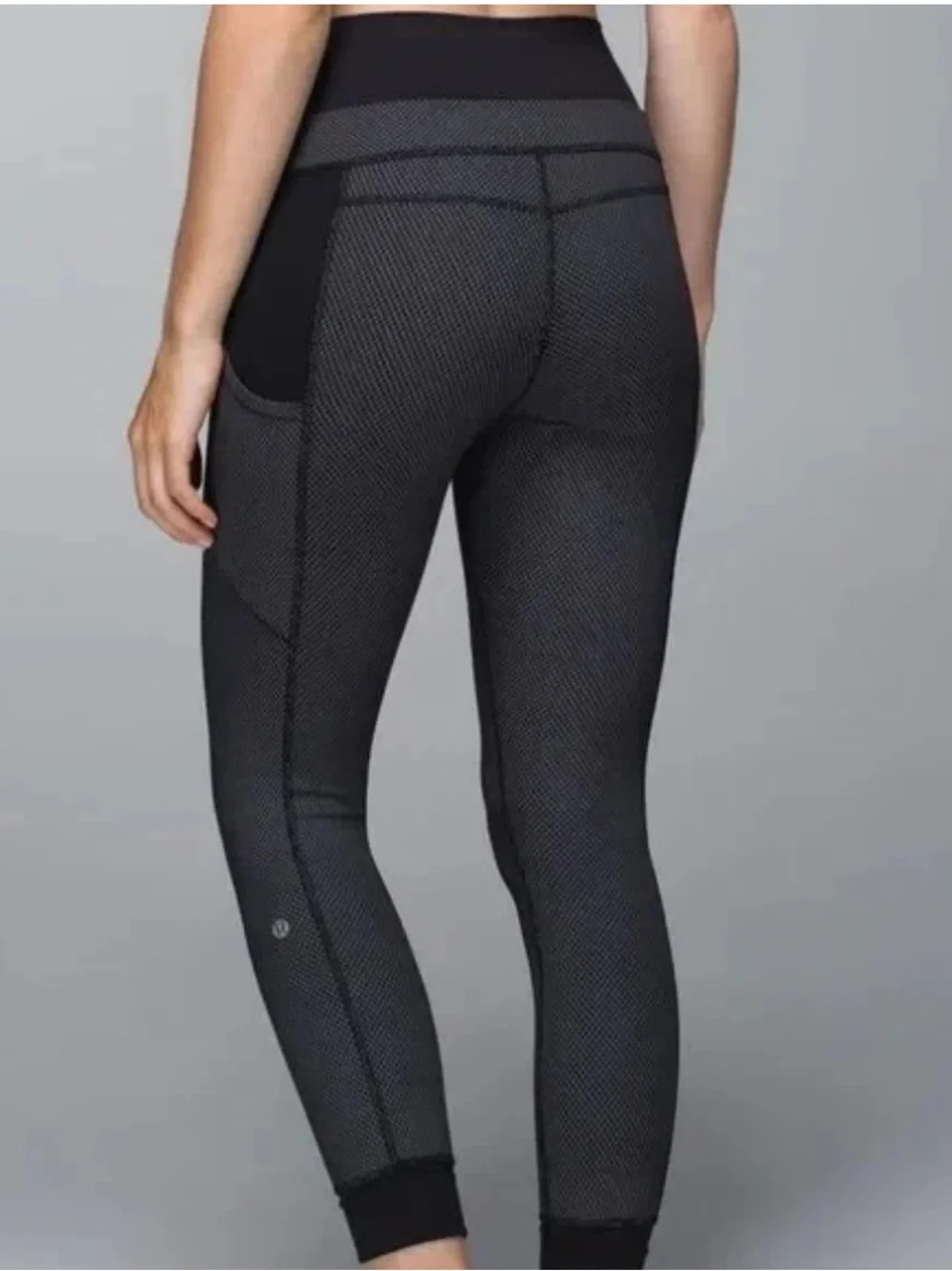 Lululemon En Route Crop Diamond Dot Black White Size 8